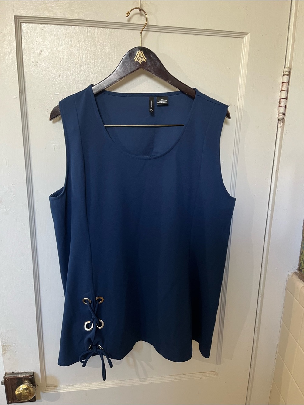 New Directions Women's Sleeveless Top Size XL Blue Lace Up Detail EUC